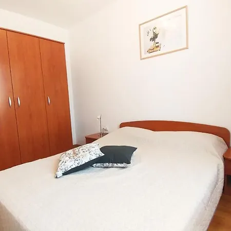 Matika, Terrace 10 Minutes Walk From Center