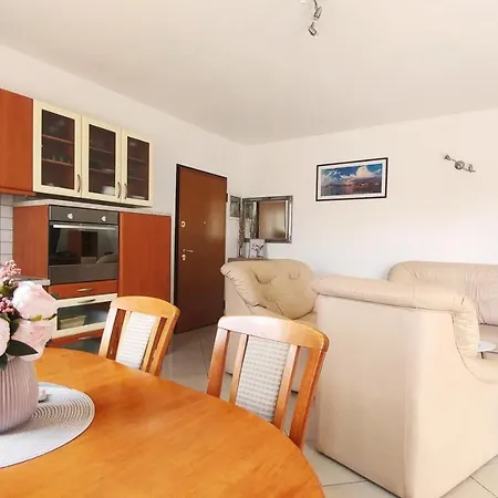 Matika, Terrace 10 Minutes Walk From Center Apartment Rovinj